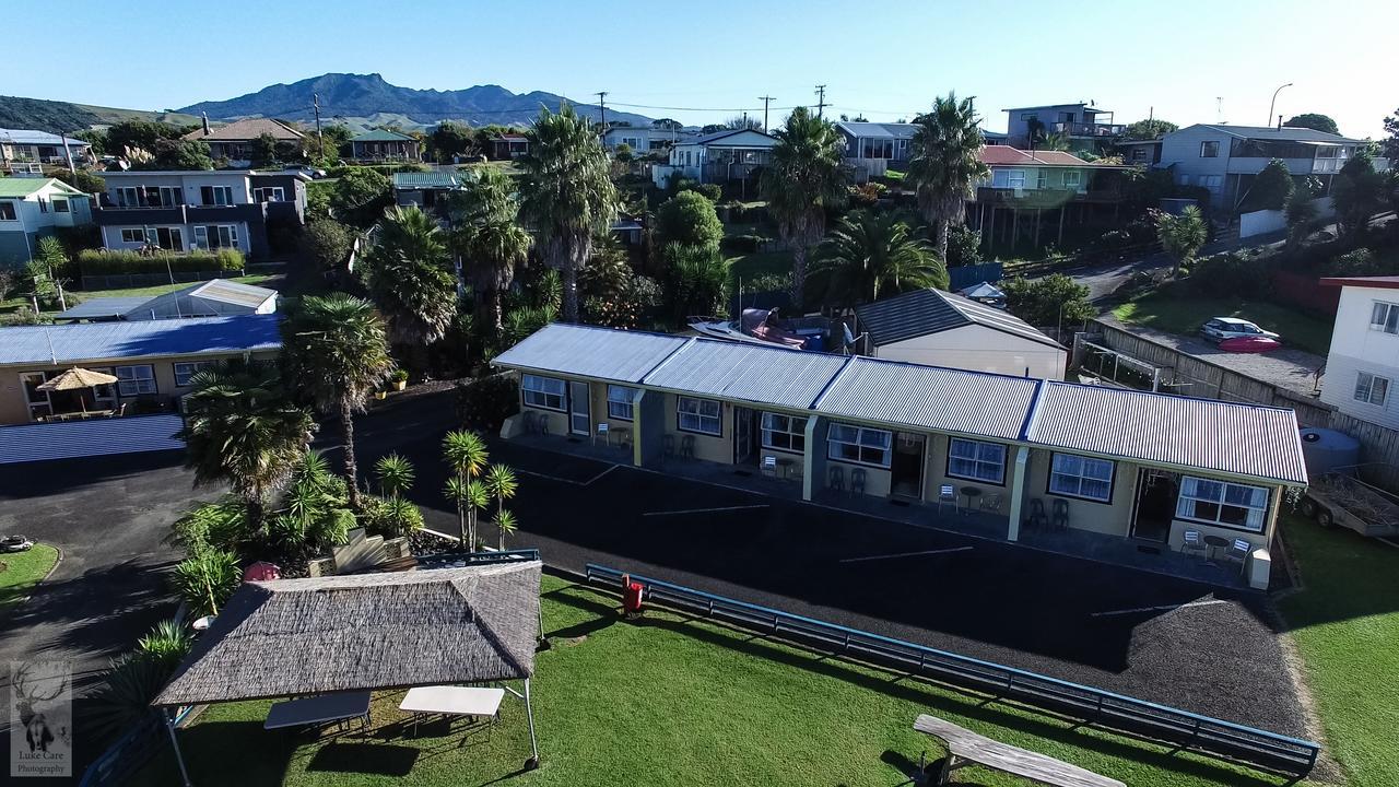 Raglan Palm Beach Motel ภายนอก รูปภาพ