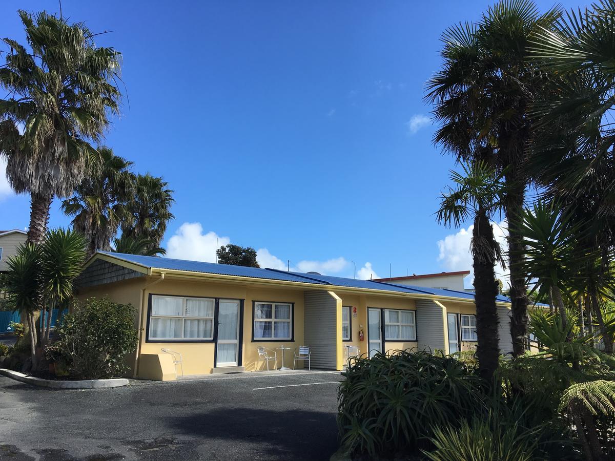 Raglan Palm Beach Motel ภายนอก รูปภาพ