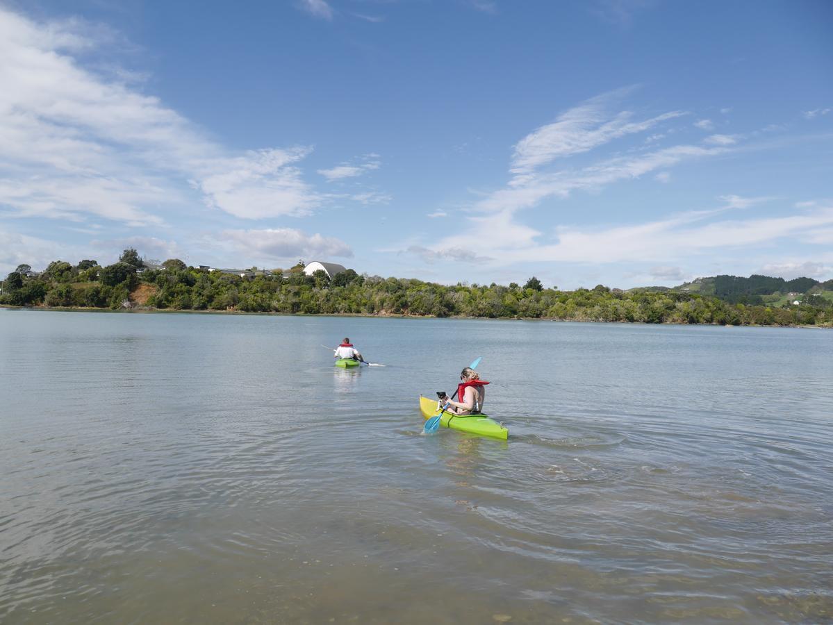Raglan Palm Beach Motel ภายนอก รูปภาพ