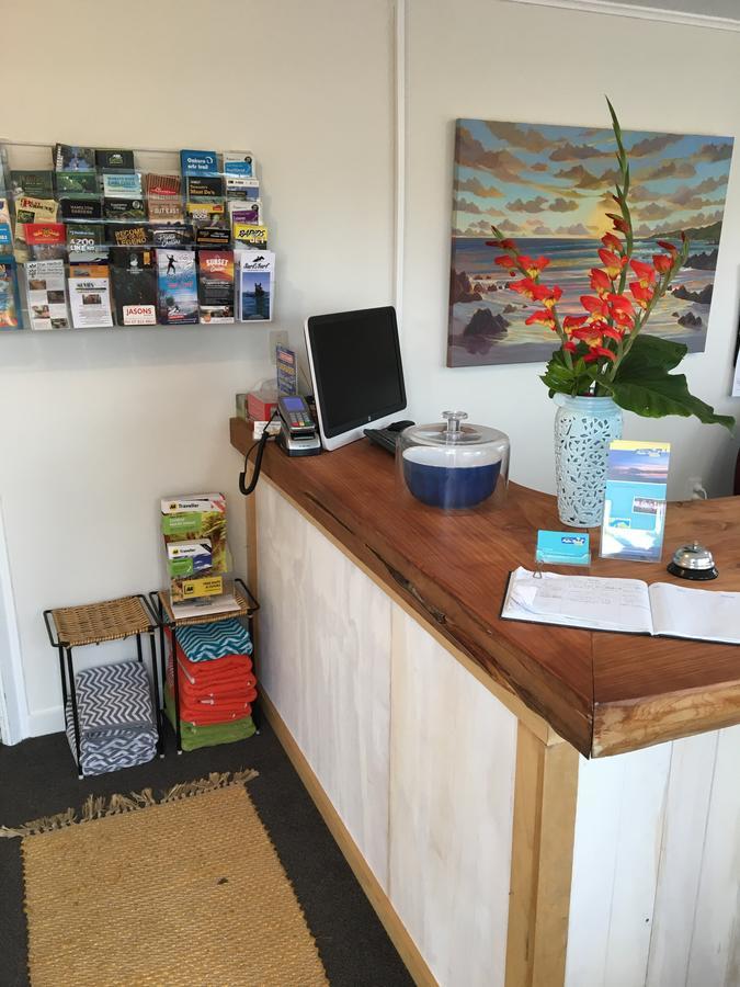 Raglan Palm Beach Motel ภายนอก รูปภาพ