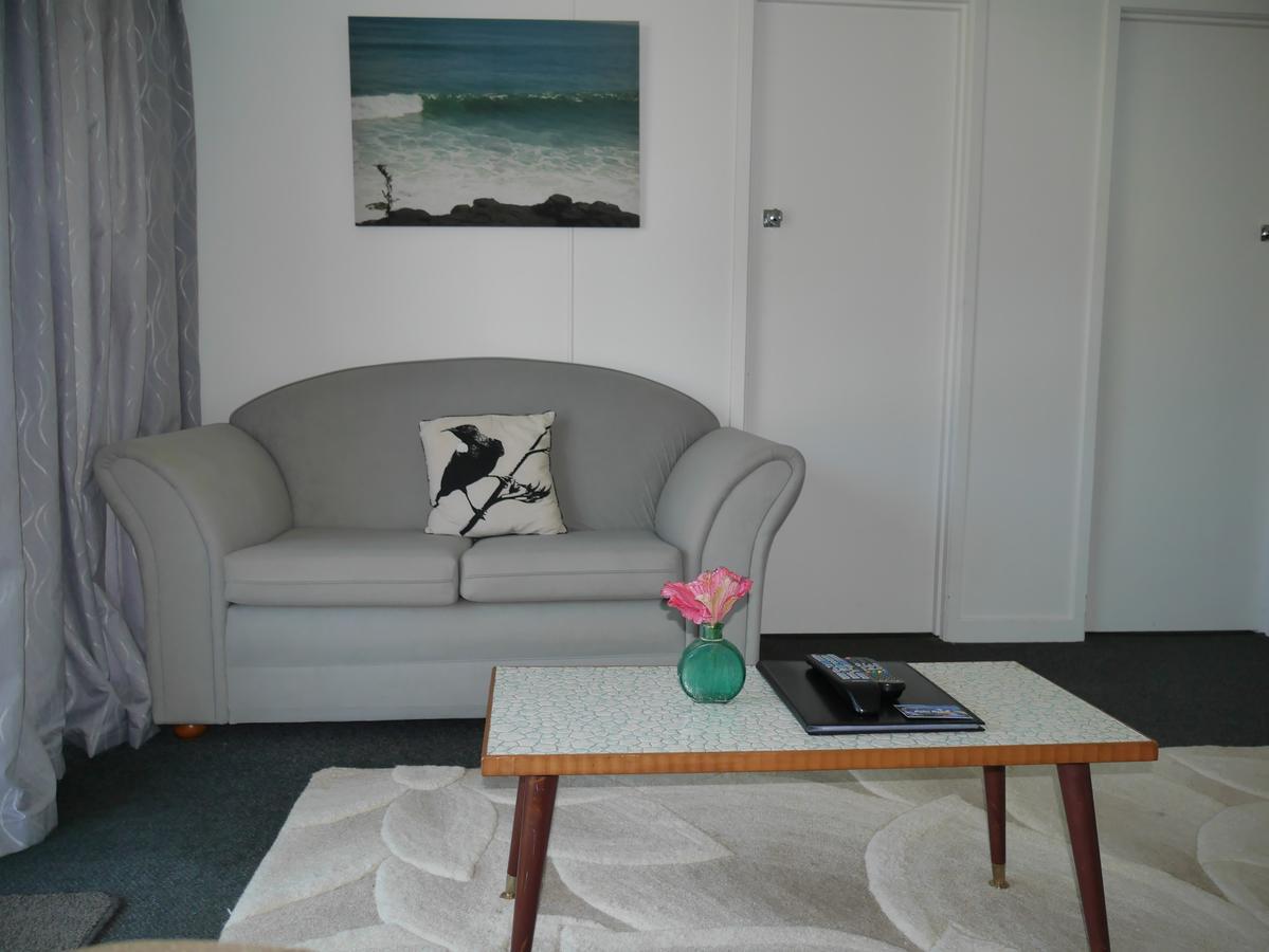 Raglan Palm Beach Motel ภายนอก รูปภาพ