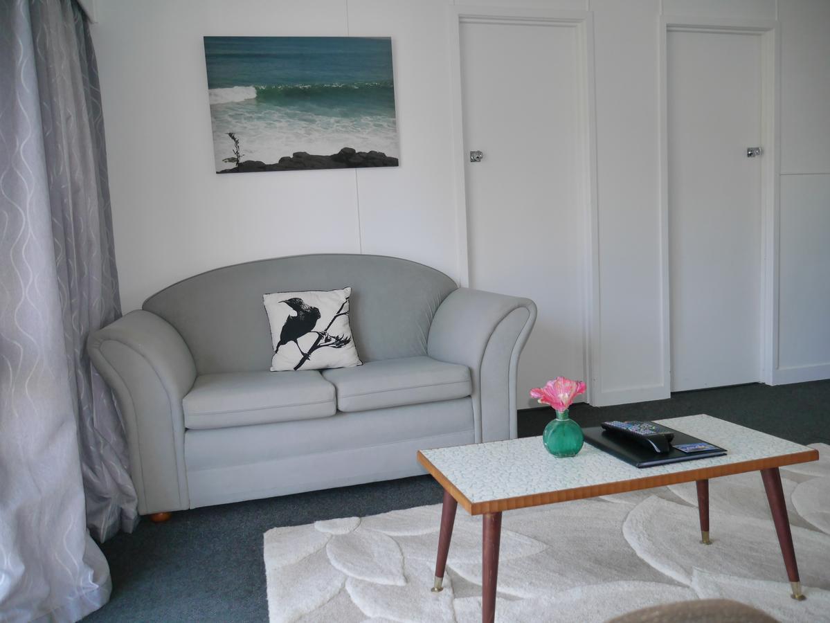 Raglan Palm Beach Motel ภายนอก รูปภาพ