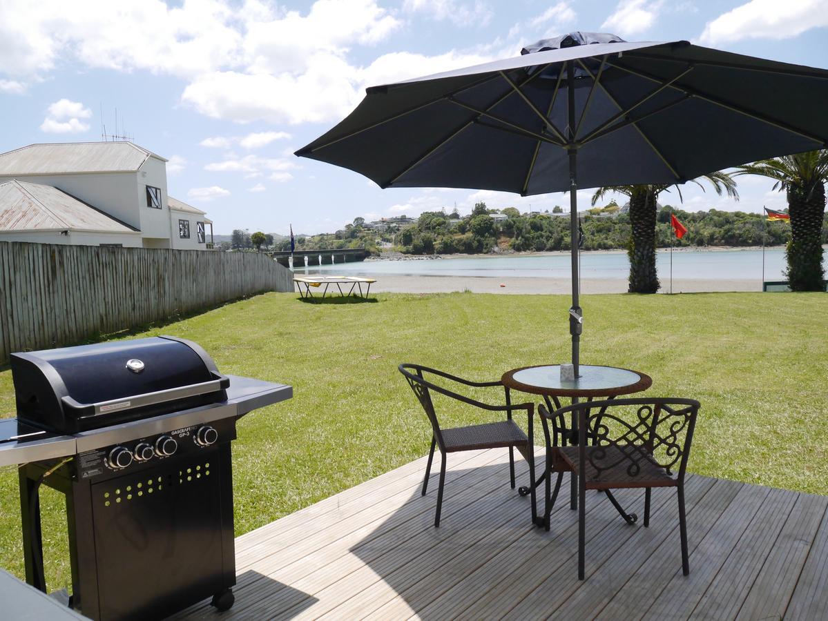 Raglan Palm Beach Motel ภายนอก รูปภาพ