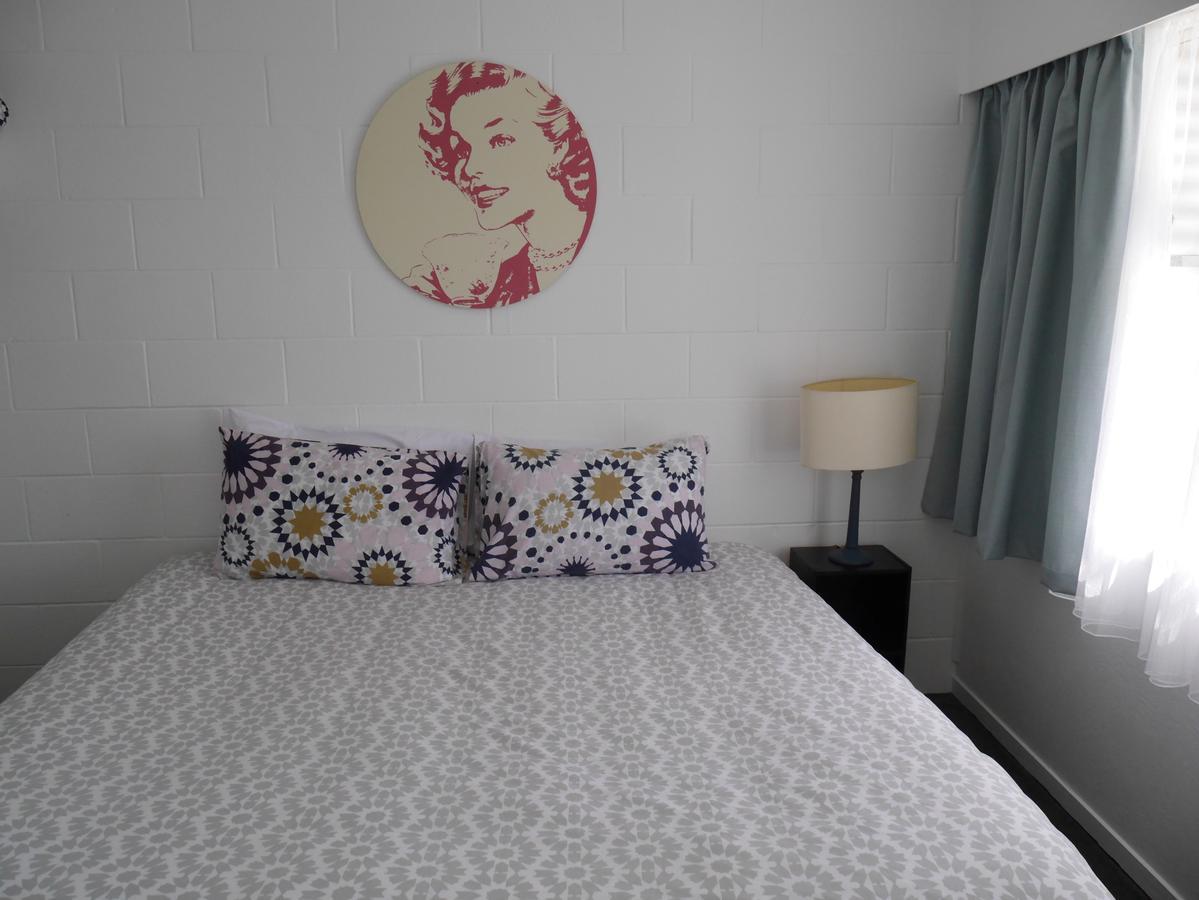 Raglan Palm Beach Motel ภายนอก รูปภาพ