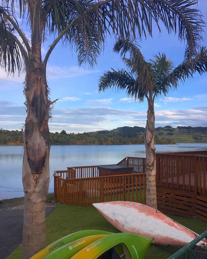 Raglan Palm Beach Motel ภายนอก รูปภาพ