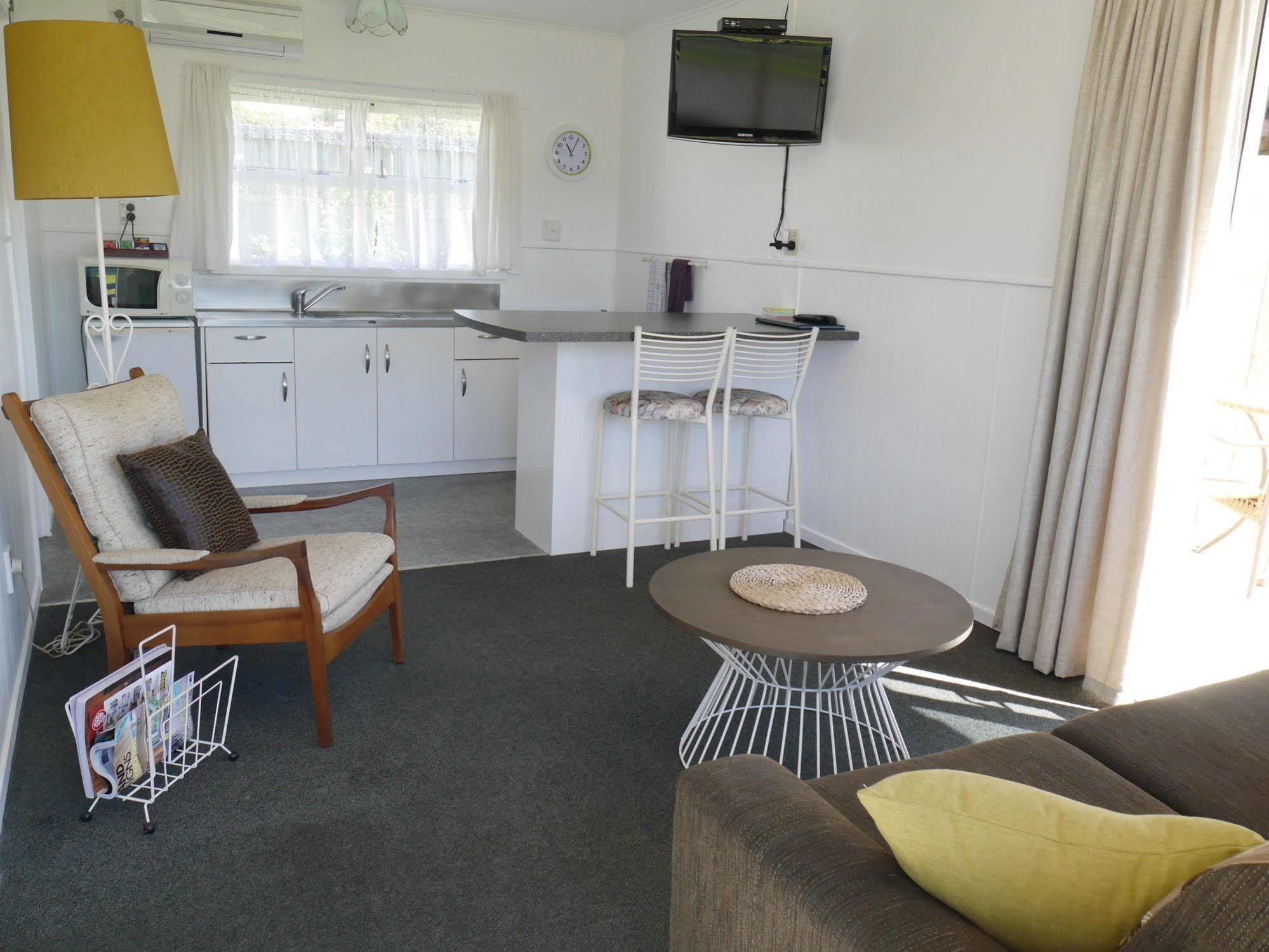 Raglan Palm Beach Motel ภายนอก รูปภาพ