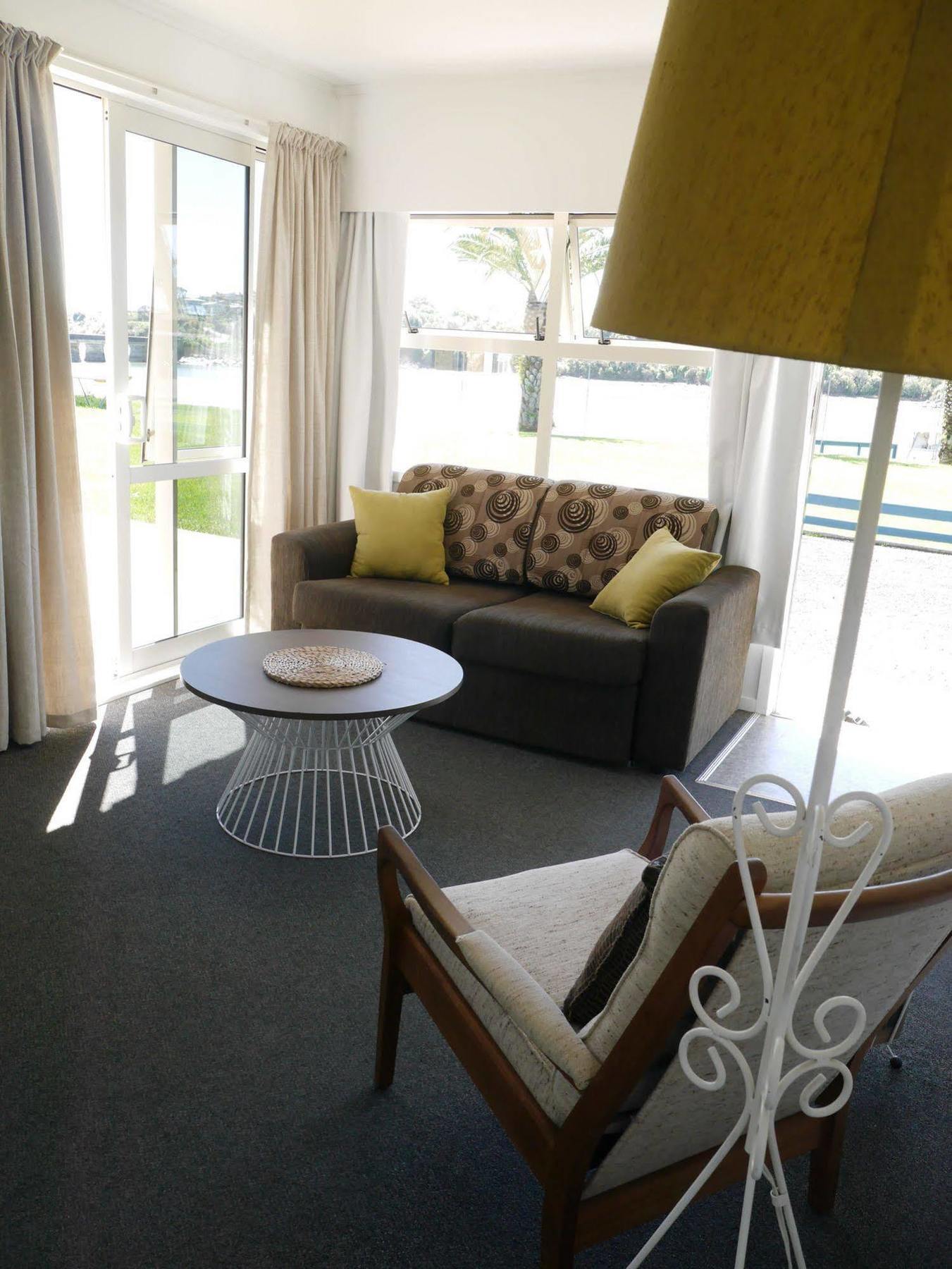 Raglan Palm Beach Motel ภายนอก รูปภาพ