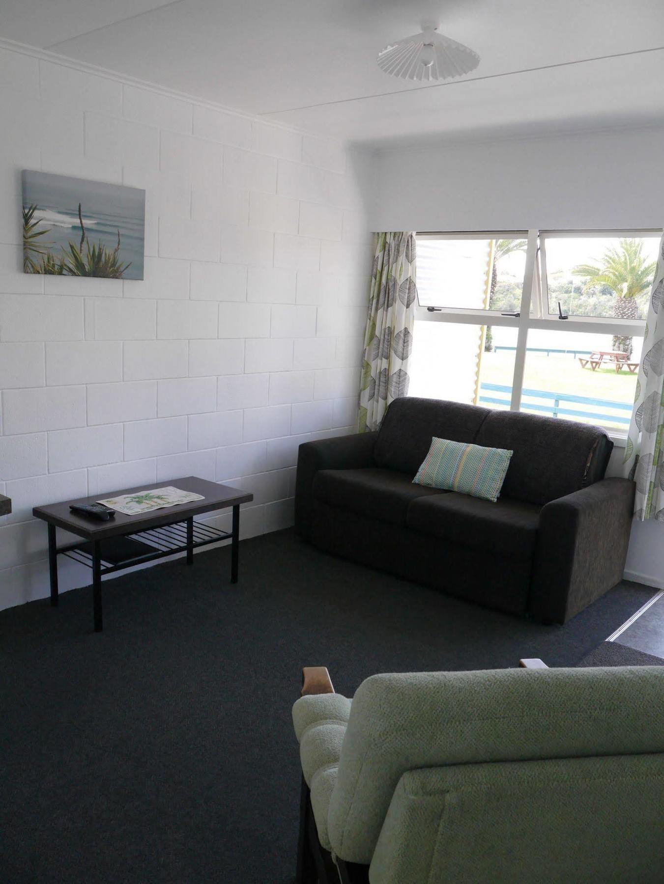 Raglan Palm Beach Motel ภายนอก รูปภาพ