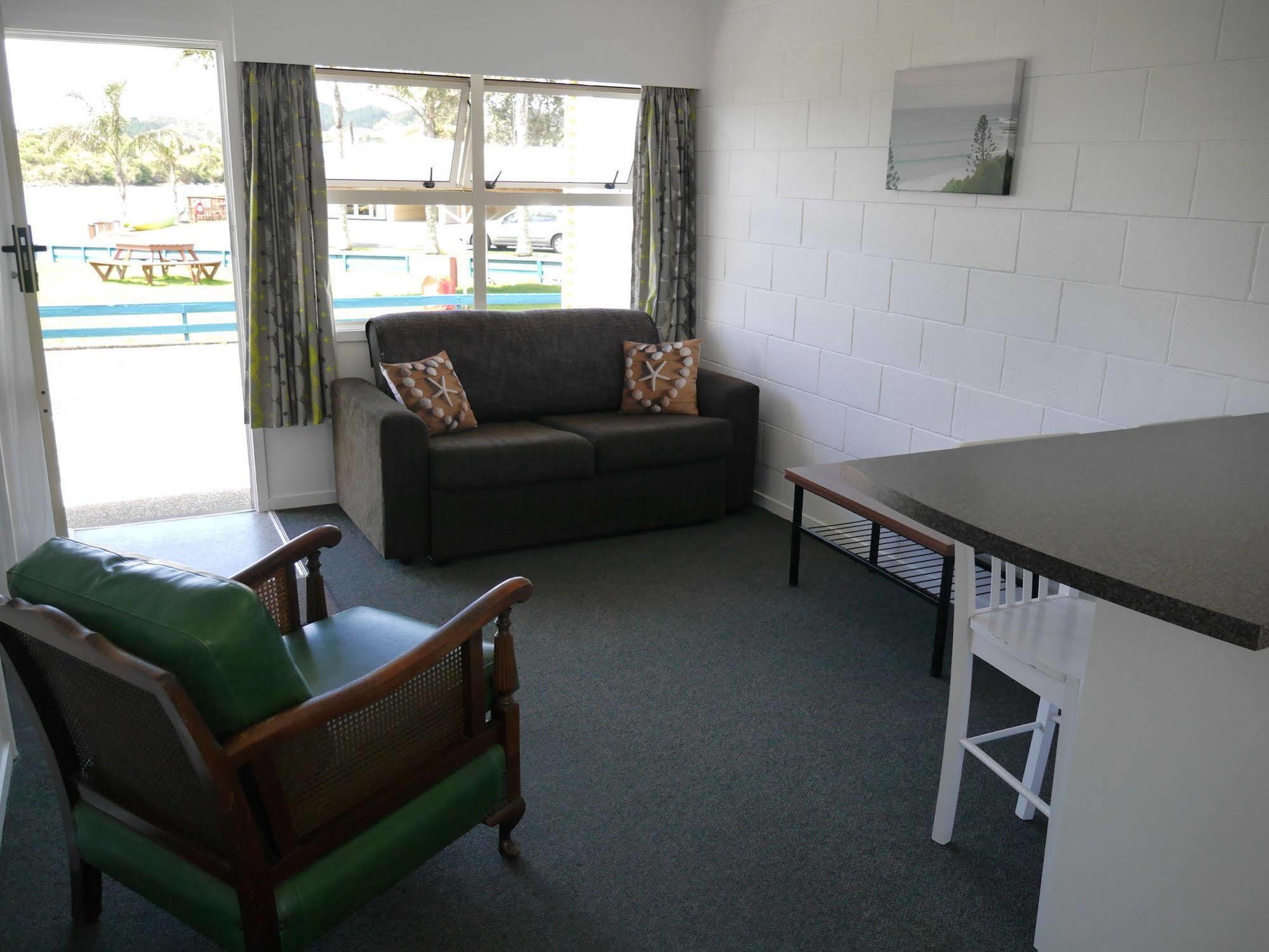 Raglan Palm Beach Motel ภายนอก รูปภาพ