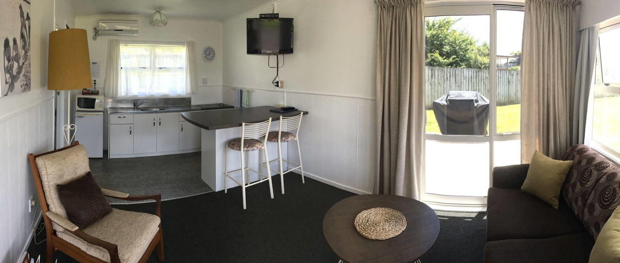 Raglan Palm Beach Motel ภายนอก รูปภาพ