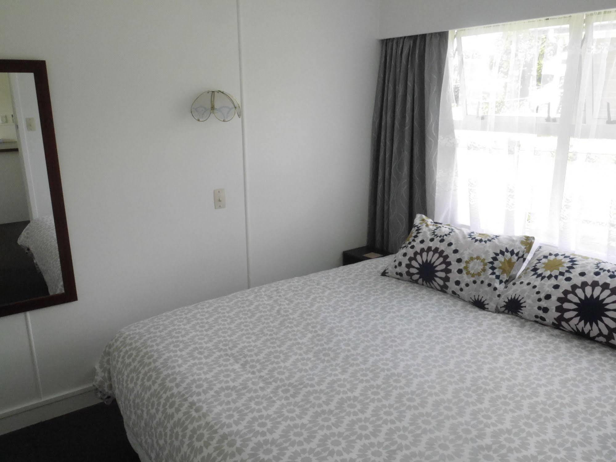 Raglan Palm Beach Motel ภายนอก รูปภาพ