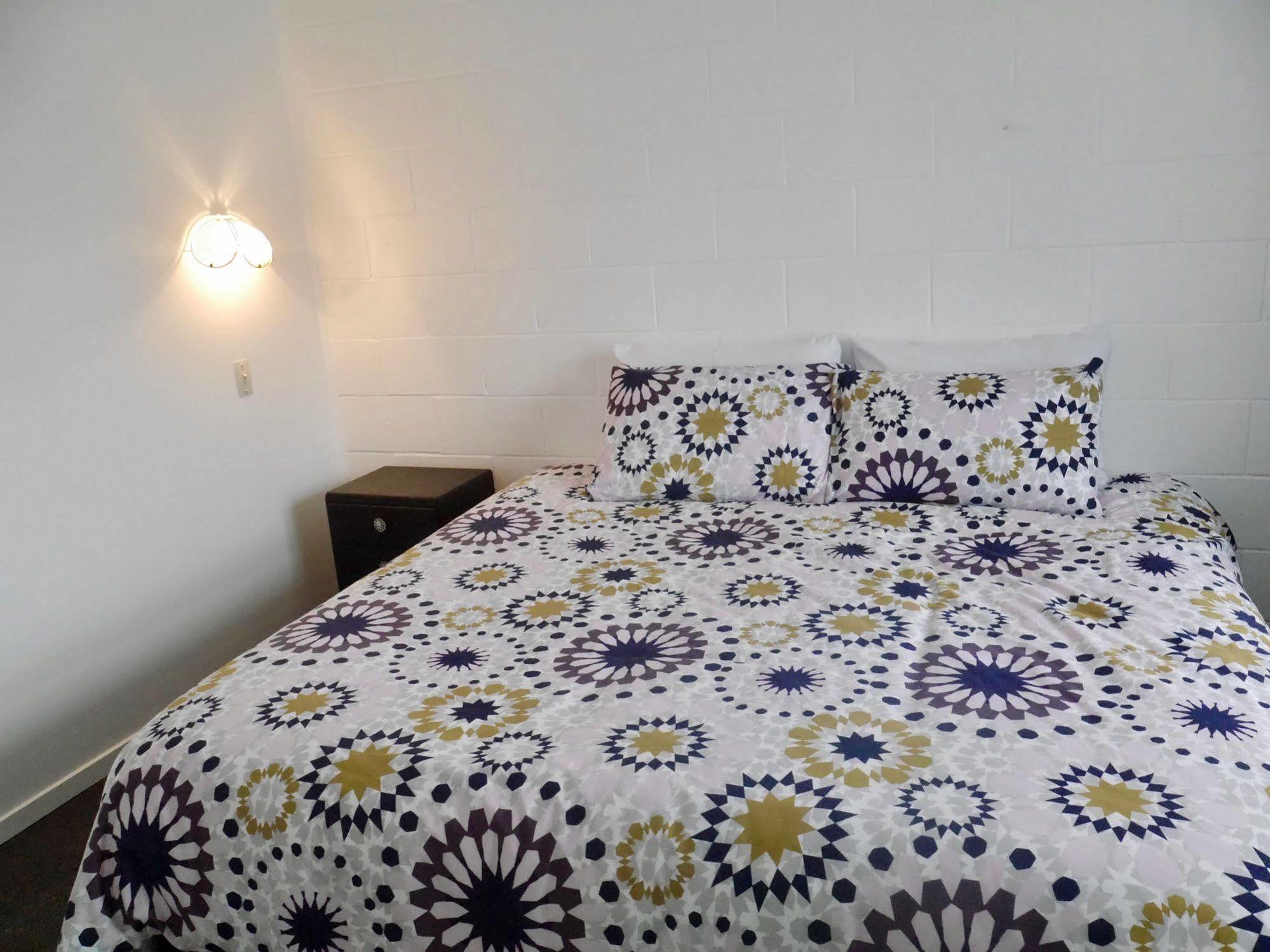 Raglan Palm Beach Motel ภายนอก รูปภาพ