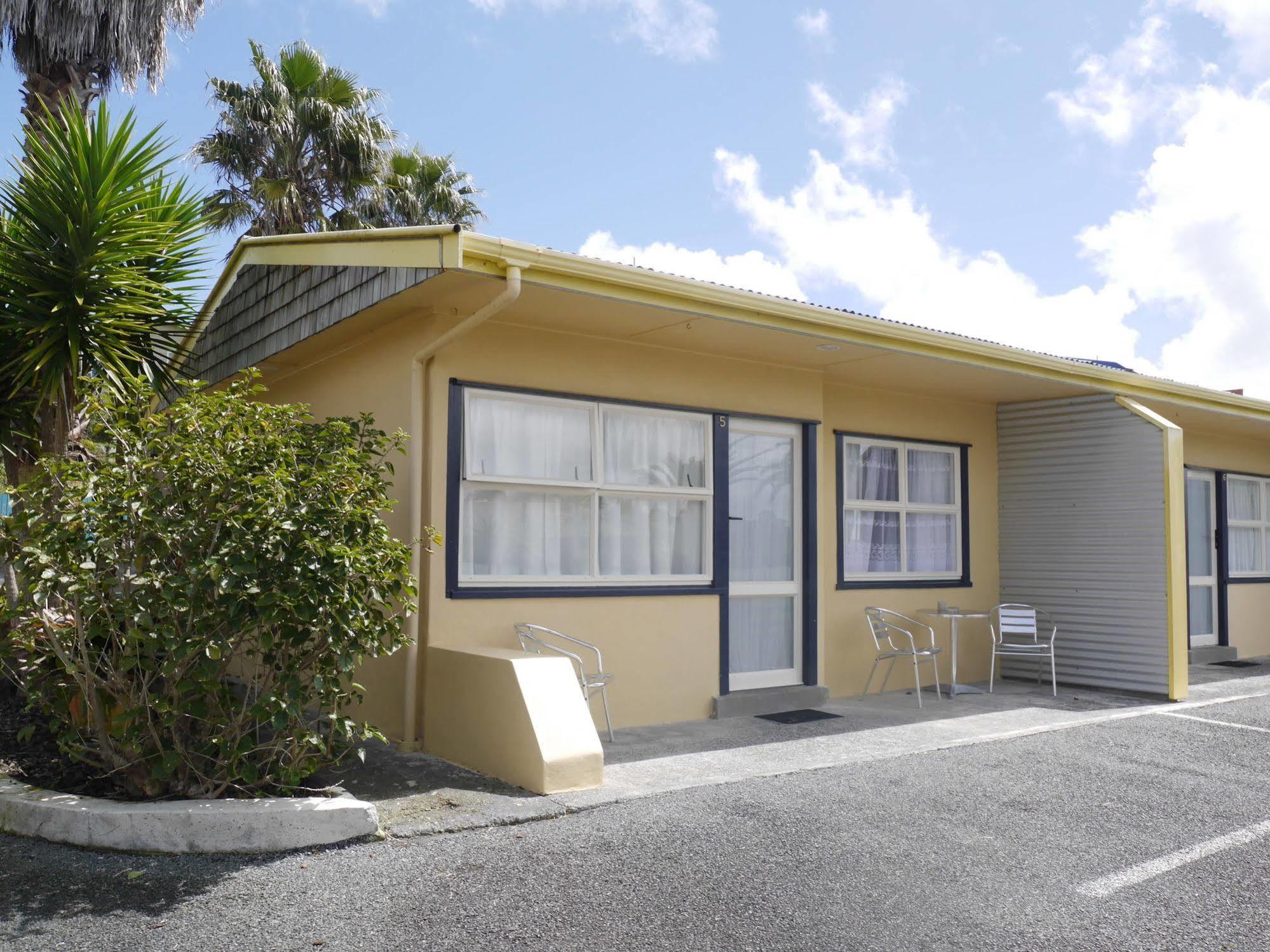 Raglan Palm Beach Motel ภายนอก รูปภาพ