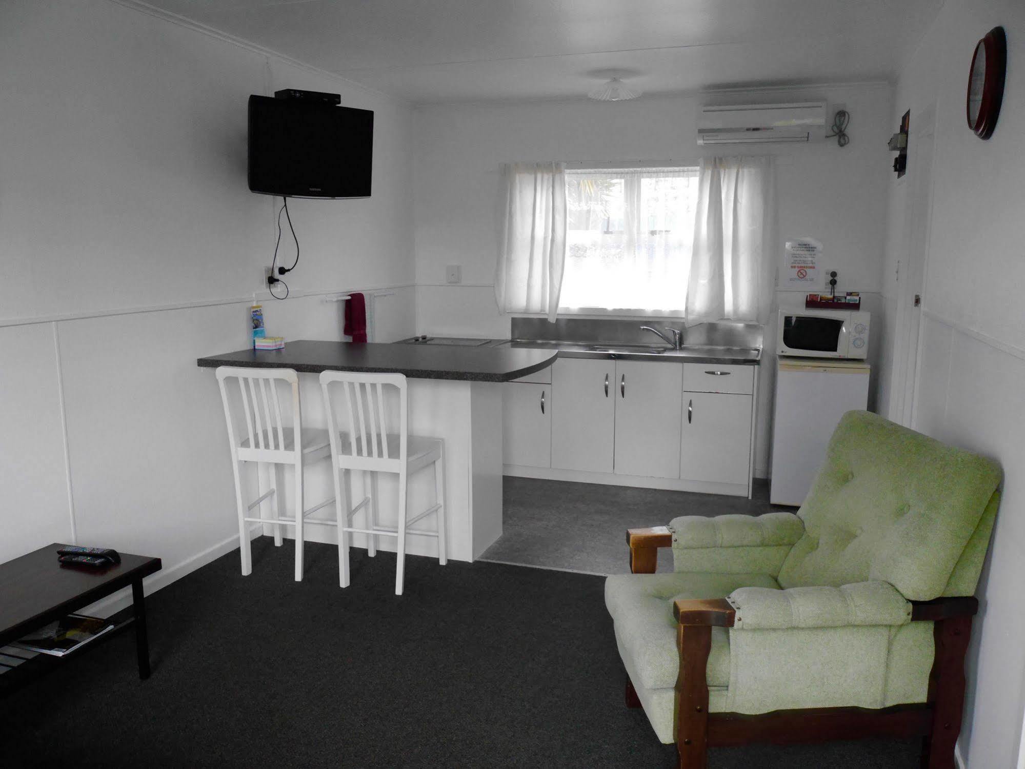 Raglan Palm Beach Motel ภายนอก รูปภาพ